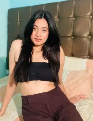 A dusky beauty VIP young escort girl in Ajmer waiting to fulfil all your needs, call now for booking.